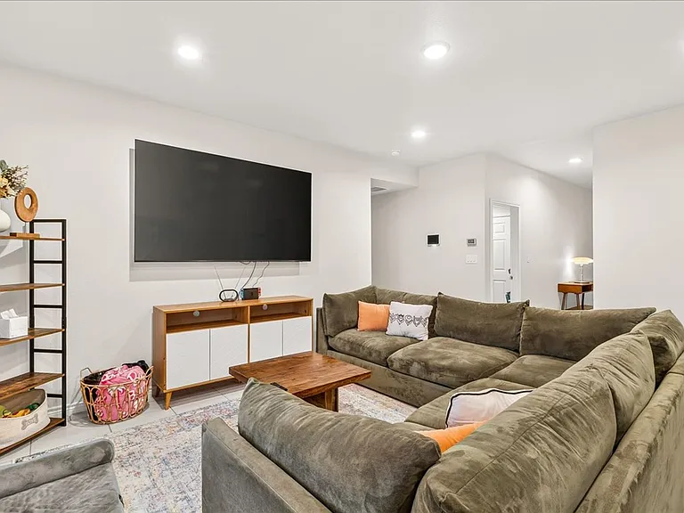 3913 Targaryen Way — Photo 6