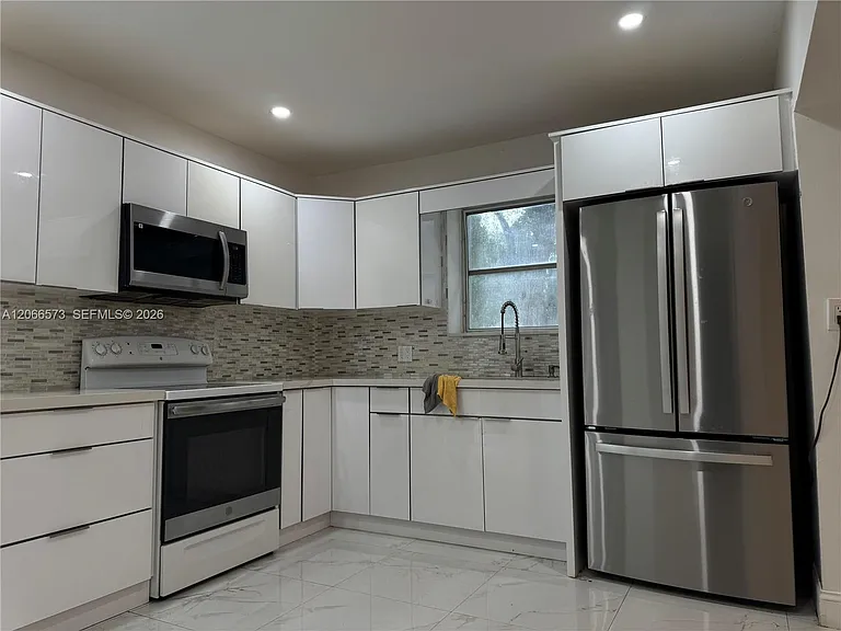 1543 NE 144th St #1 — Photo 2