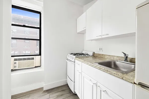 Rented by Compass | media 21