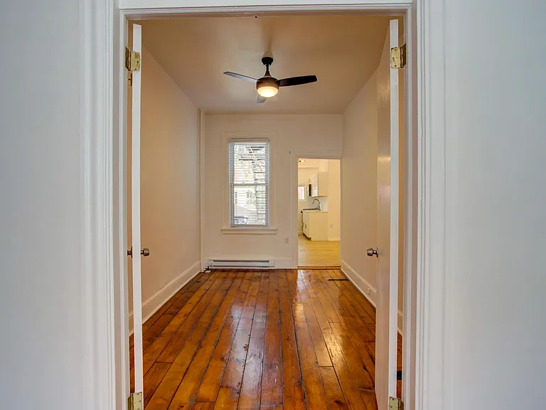 329 E Chestnut St #1 — Photo 10