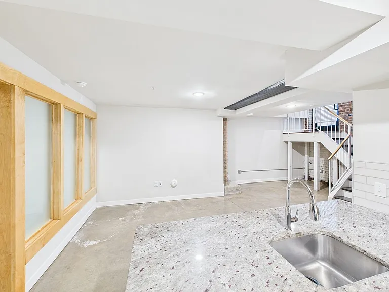 10 Walnut Aly — Photo 17