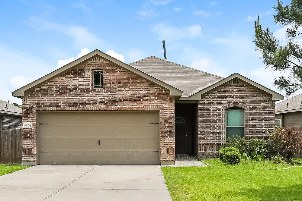 3 bed, 2.0 bath, 1315 sqft, $1,610 — Photo 1