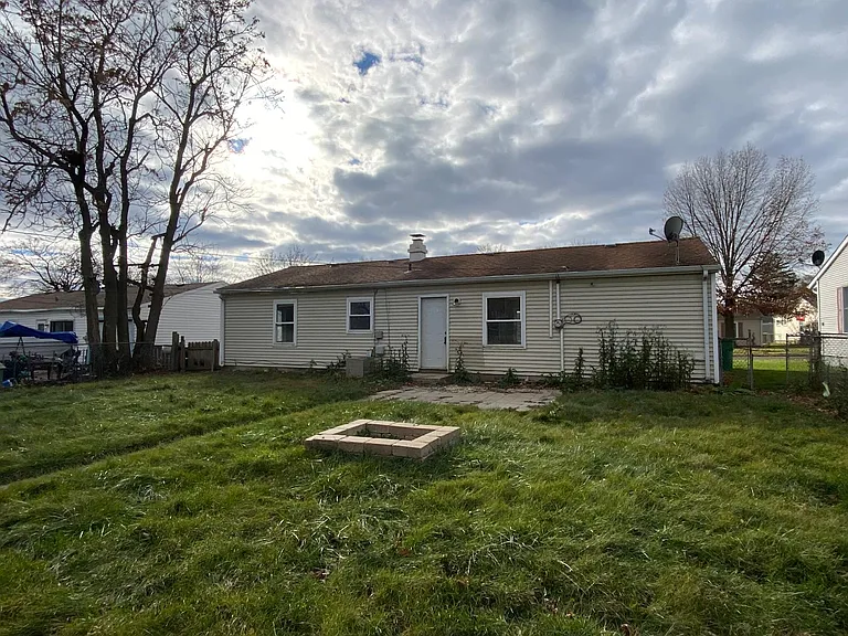 611 Iola Ave — Photo 10