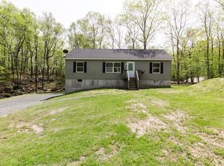 101 Ledge Rock Pl, Milford, PA 18337