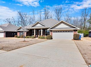 145 Golden Meadows Dr, Alabaster, AL 35007