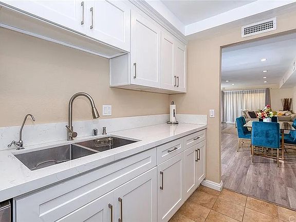 2nd image of 525 E Verdugo Ave APT D