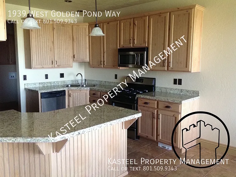 1939 W Golden Pond Way — Photo 2