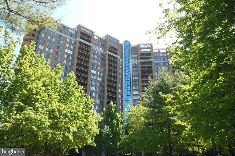 1st image of 10101 Grosvenor Pl APT 1320
