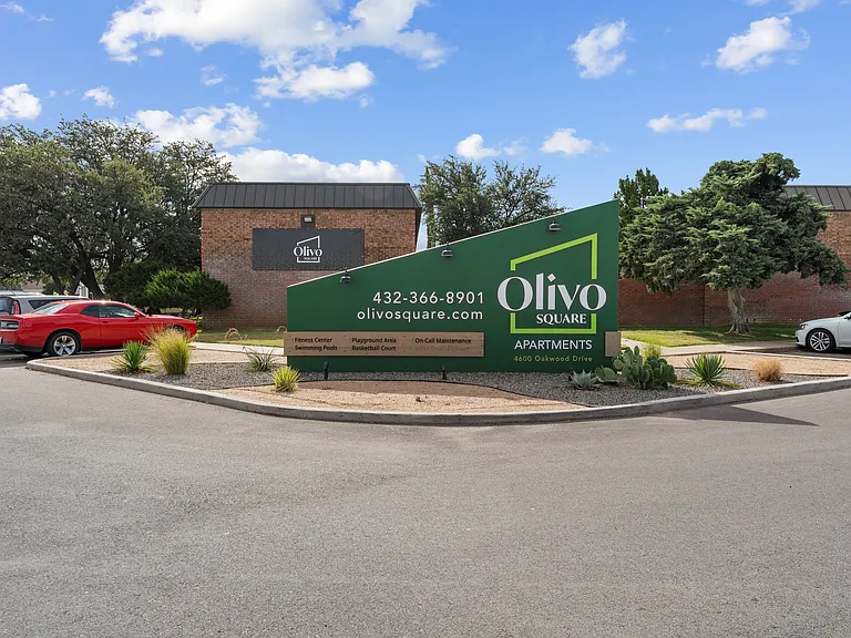 Olivo Square Apartments — Photo 31