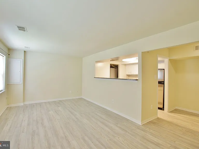8612 Walutes Cir #B — Photo 2