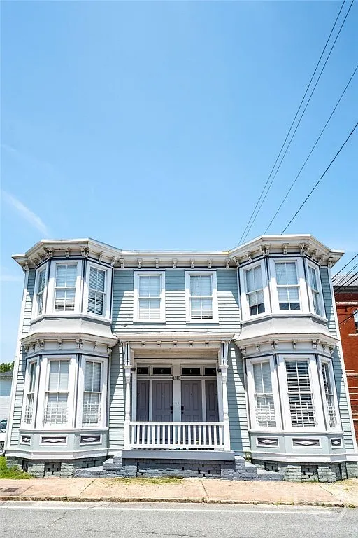 3 bed, 2.0 bath, 1000 sqft, $2,150 — Photo 1