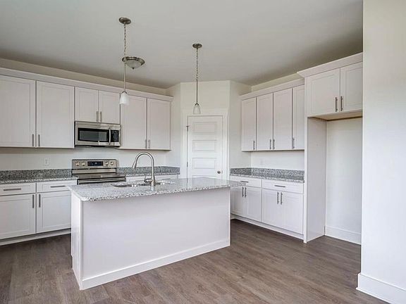 3rd image of 525 Charity Ln
