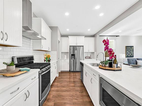 3rd image of 14 Bannock Glen Pl