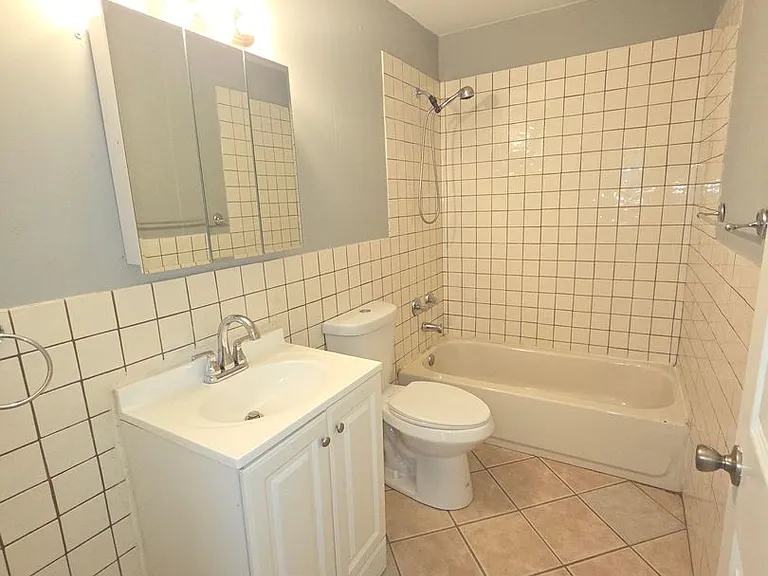 207 Waller Ave — Photo 5