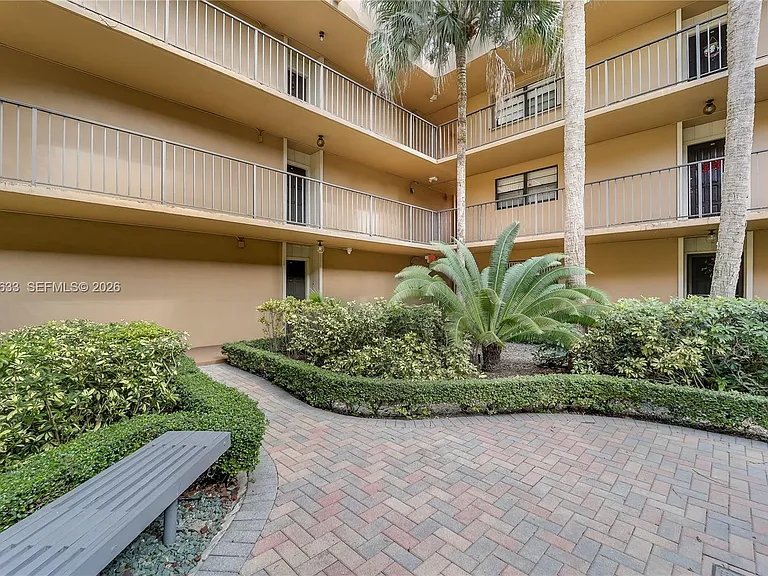 10425 SW 112th Ave #103 — Photo 2