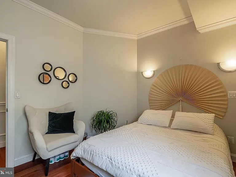 329 W Girard Ave #2 — Photo 9
