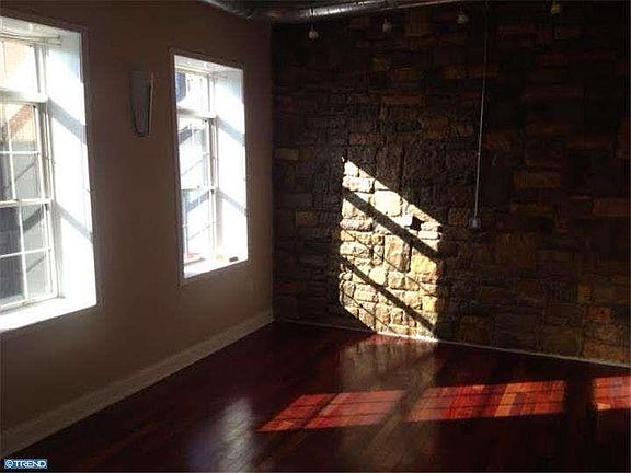 5th image of 1309 N Lawrence St APT 5