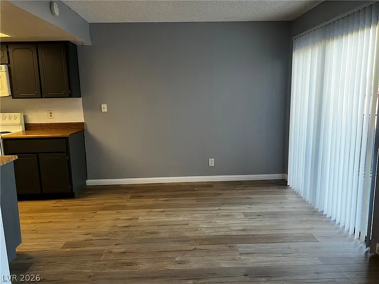 301 Brookside Ln #D — Photo 5