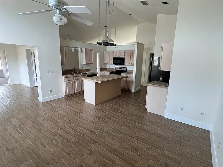 1330 Ravida Woods Dr — Photo 16