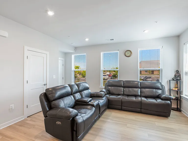 44504 Wolfhound Sq — Photo 4