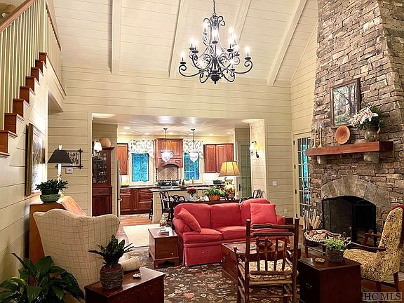 2nd image of 40 Southwinds Drive
