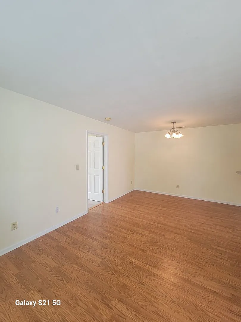 3 bedroom, 2 bathroom townhouse in Western Branch — Photo 4