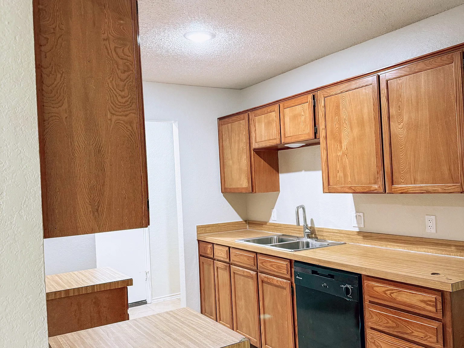 2 bed, 1088 sqft, $1,500 — Photo 3