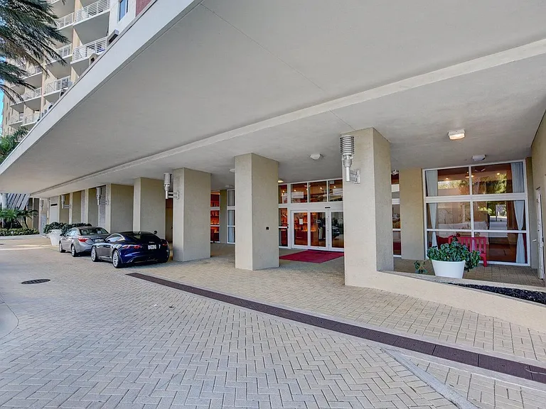 1551 N Flagler Dr #802 — Photo 28