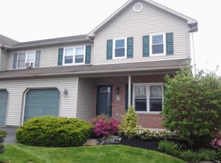 204 Evergreen Ln, Fleetwood, PA 19522