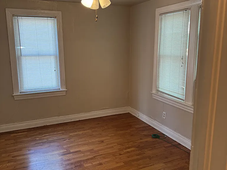 608 W Symmes St — Photo 6