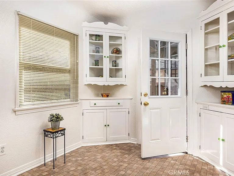 429 Olive Ave — Photo 15