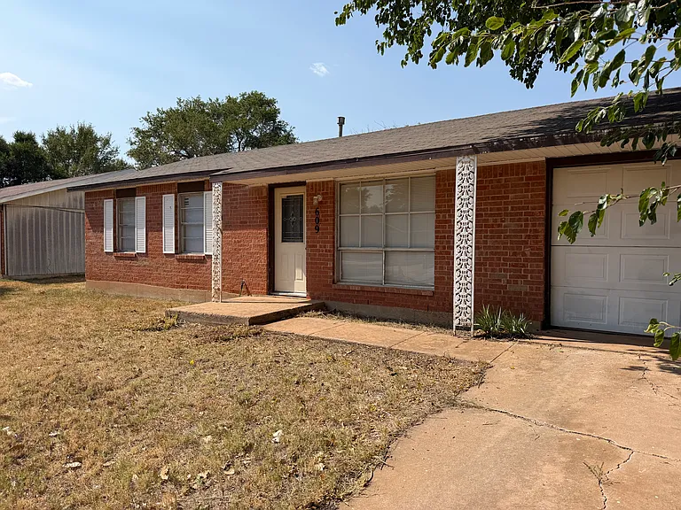 609 Mercury St — Photo 2