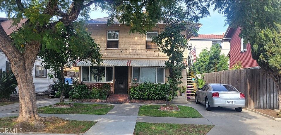 1st image of 411 E 8th St