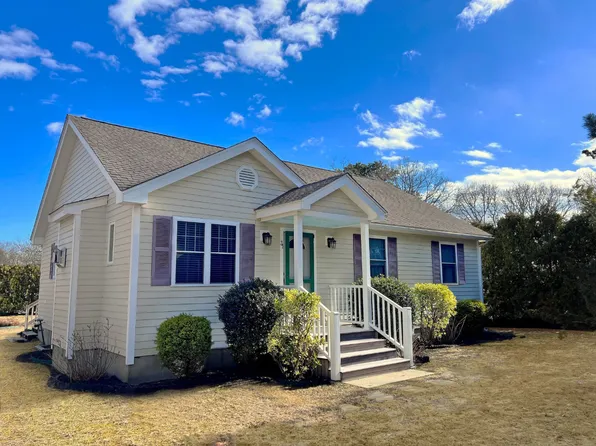 34 10th St S, Edgartown, MA 02539