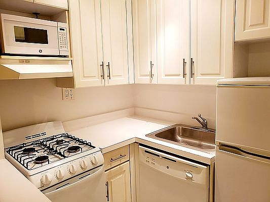 5th image of 1570 1st Ave APT 3d
