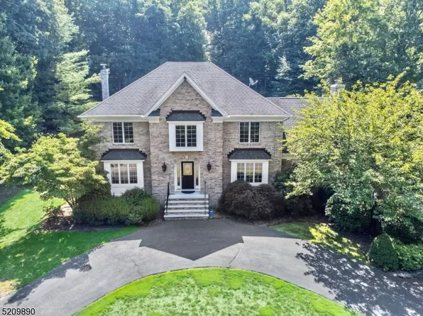 77 Fountain Dr, Ringwood Boro, NJ 07456