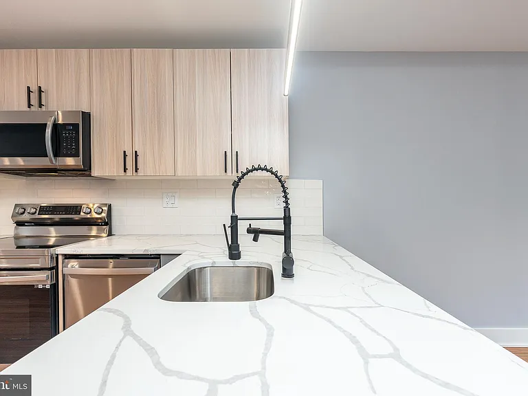 2821 Livingston St #2 — Photo 7