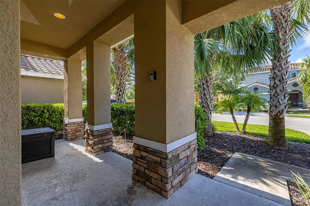 5 bed, 4.0 bath, 2723 sqft, $3,500 — Photo 2