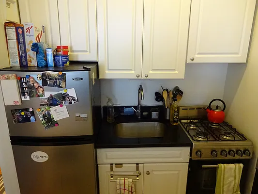 Rented by Salon Realty Corp | media 10