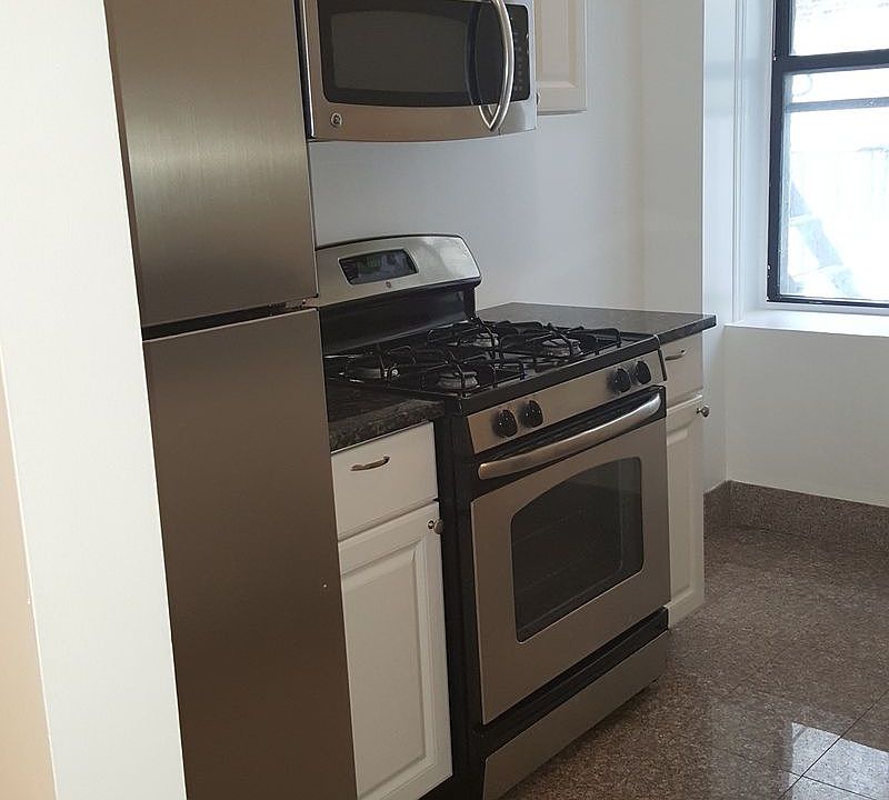 1st image of 552 Parkside Ave #C7