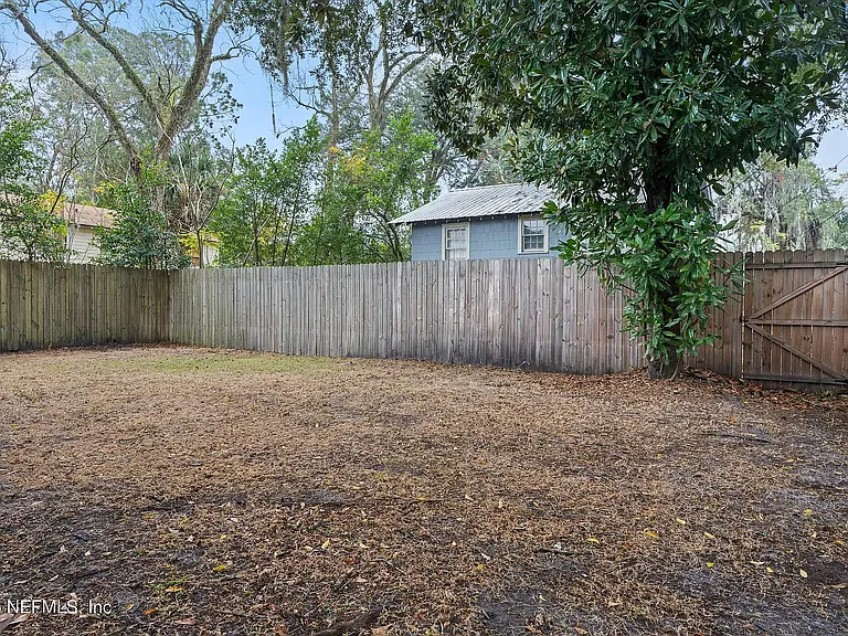 910 Talbot Ave — Photo 12
