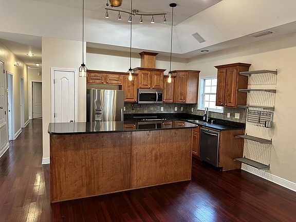 4th image of 517 N Reus St