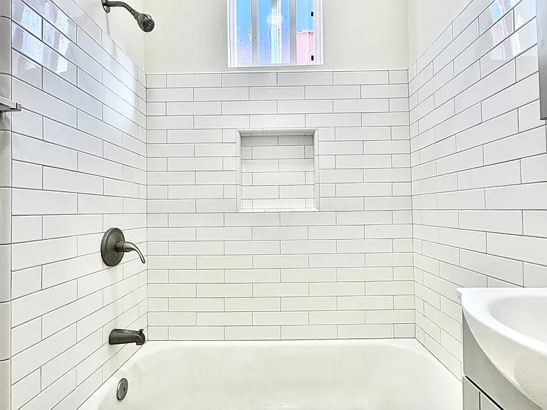 70 W 17th St — Photo 9