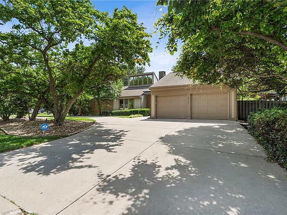 3rd image of 6130 Hodges Dr