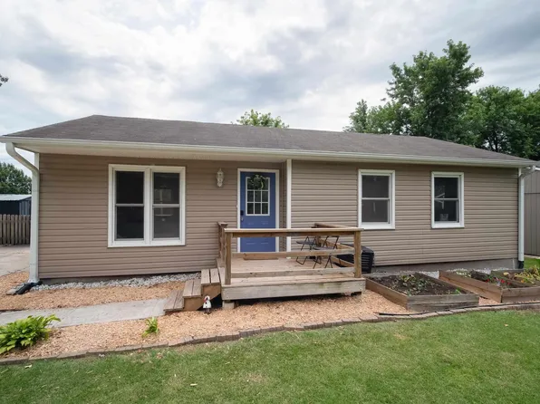 2712 Rawhide Ln, Lawrence, KS 66046