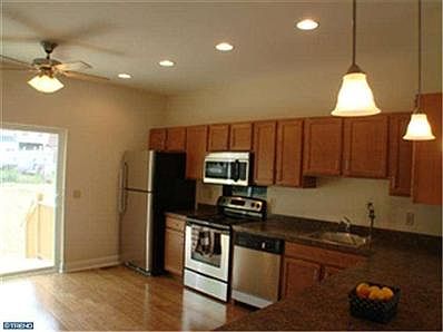 3rd image of 434 Townsend St