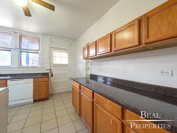 5th image of 1121 W Oakdale Ave APT 3A
