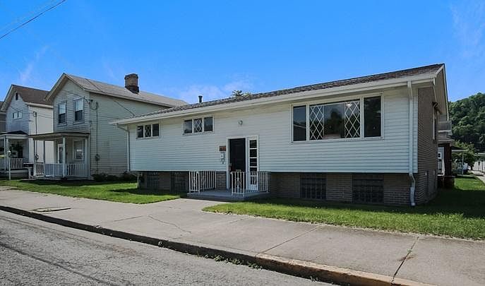 2nd image of 200 6th St