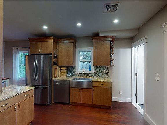 3rd image of 75 West Broadway