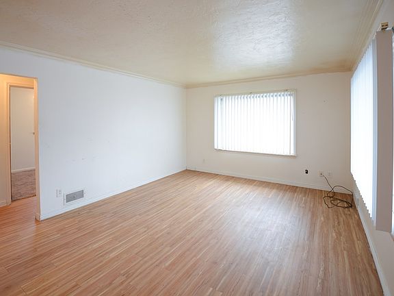 4th image of 334 E 17th St